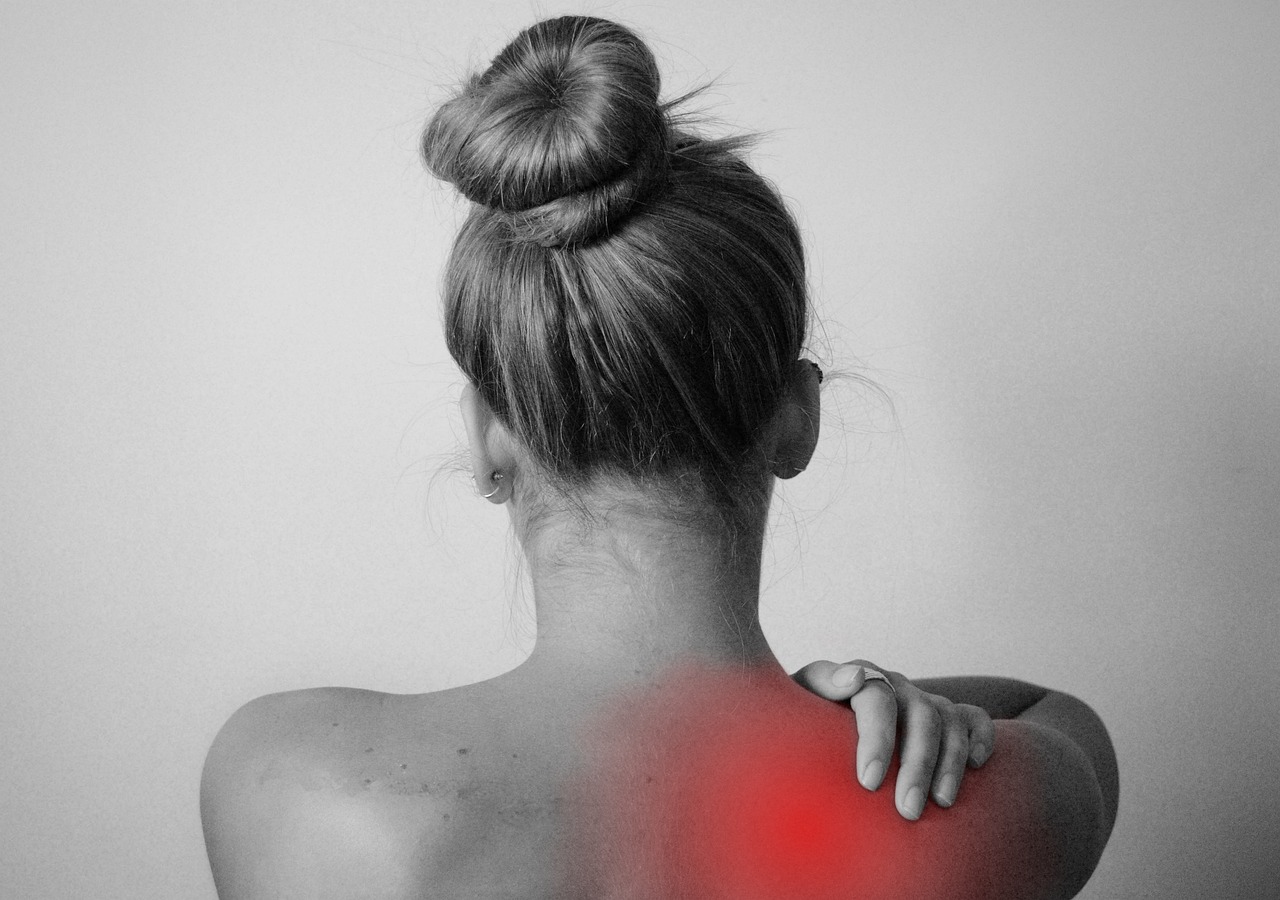 back, pain, nature, shoulder, injury, sun, burn, posture, ergonomic, woman, girl, soreness, discomfort, ache, hurt, irradiate, gray pain, pain, pain, pain, pain, pain, shoulder, injury